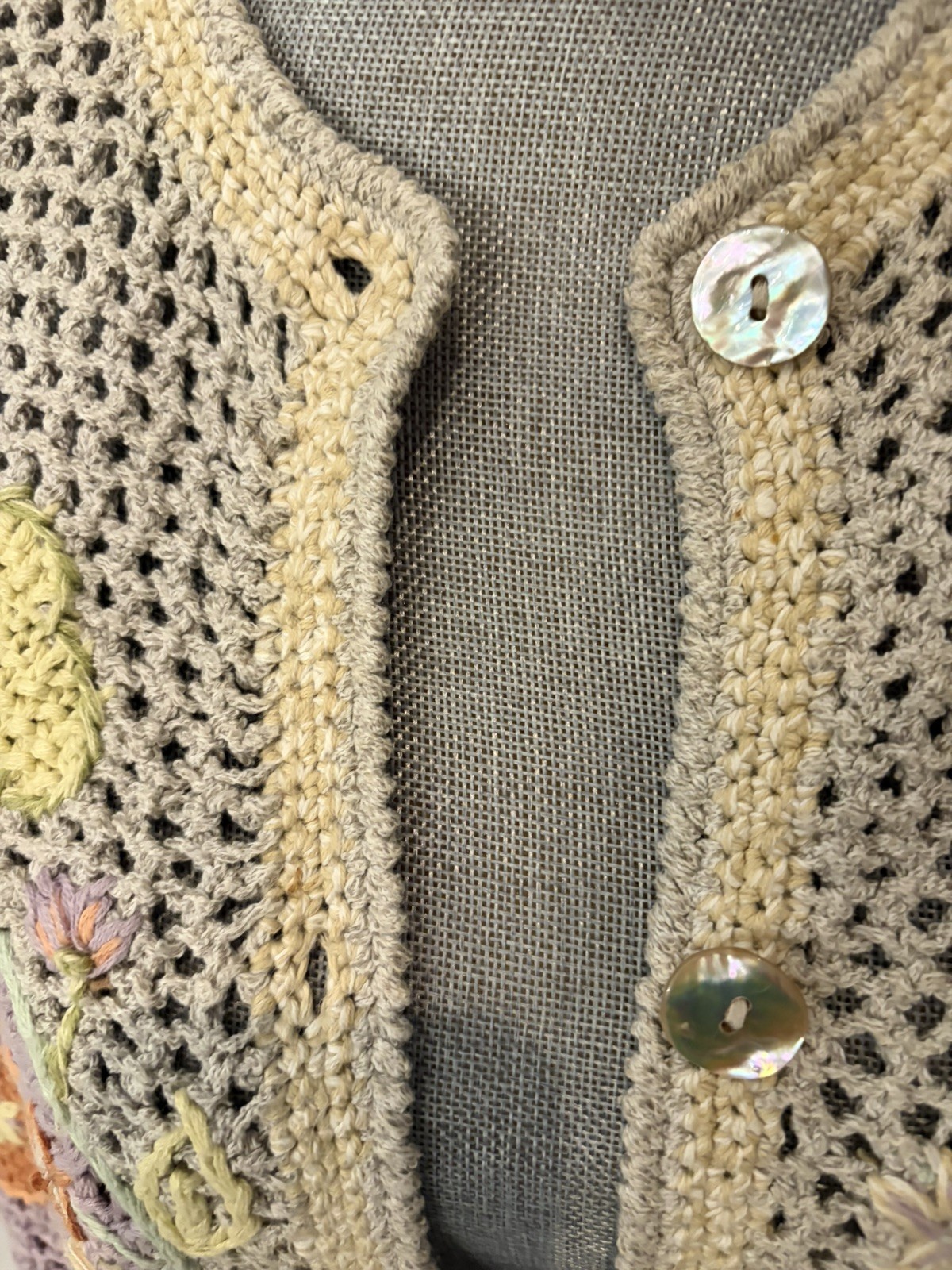 Robert Scott vtg crochet floral cardigan mother of pearl buttons L cottagecore