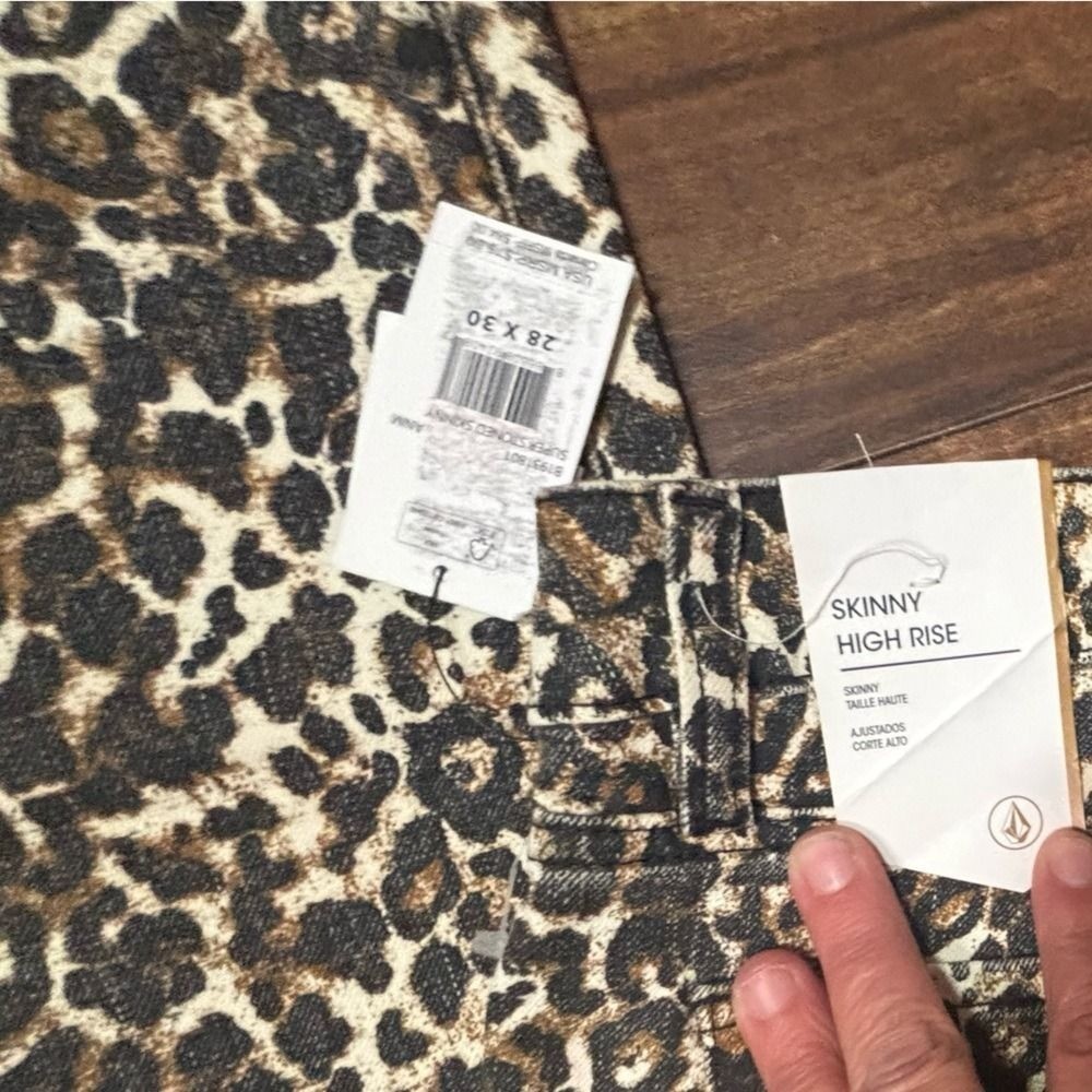 Volcom high rise super toned skinny cheetah animal print 28×30 button fly pants