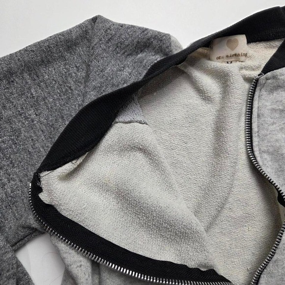 Vintage One Clothing Y2K Zip Up Gray Top Size Medium