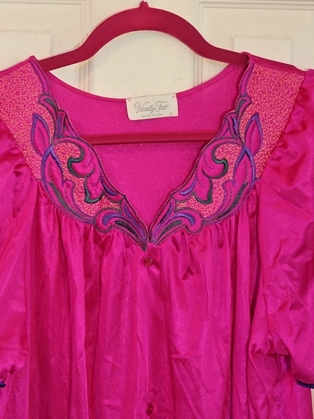 Vintge Vanity Fair Large Fuscia Nylon Embroidered Robe House Coat Loungewear