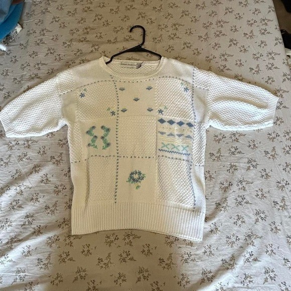 Grannycore cottagecore White vintage sweater with embroidery. 100% cotton. M