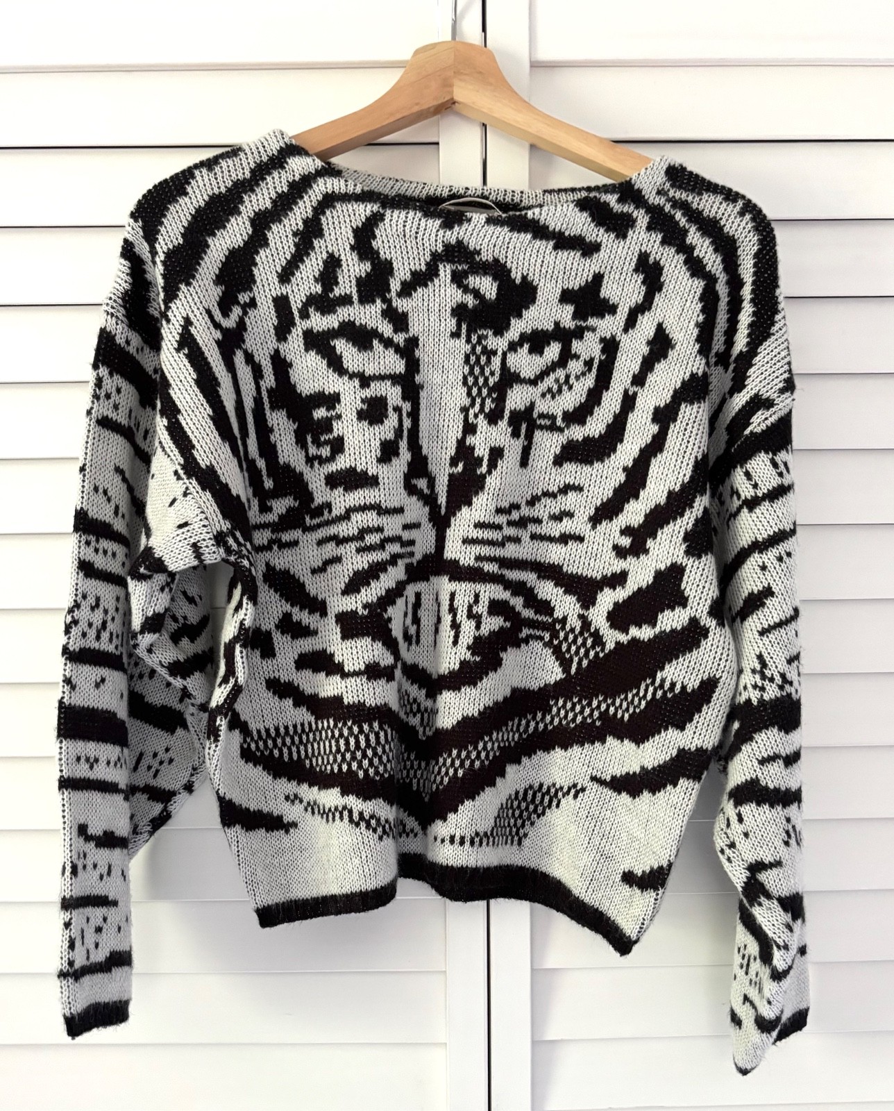 Vintage 80’s Black and White Tiger Cat Sweater, Sz L, Fantastico NY FLAWLESS