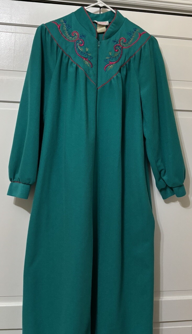 Vintage Carriage Court Green Long Zip Up Plush ROBE Women’s Small Made in USA