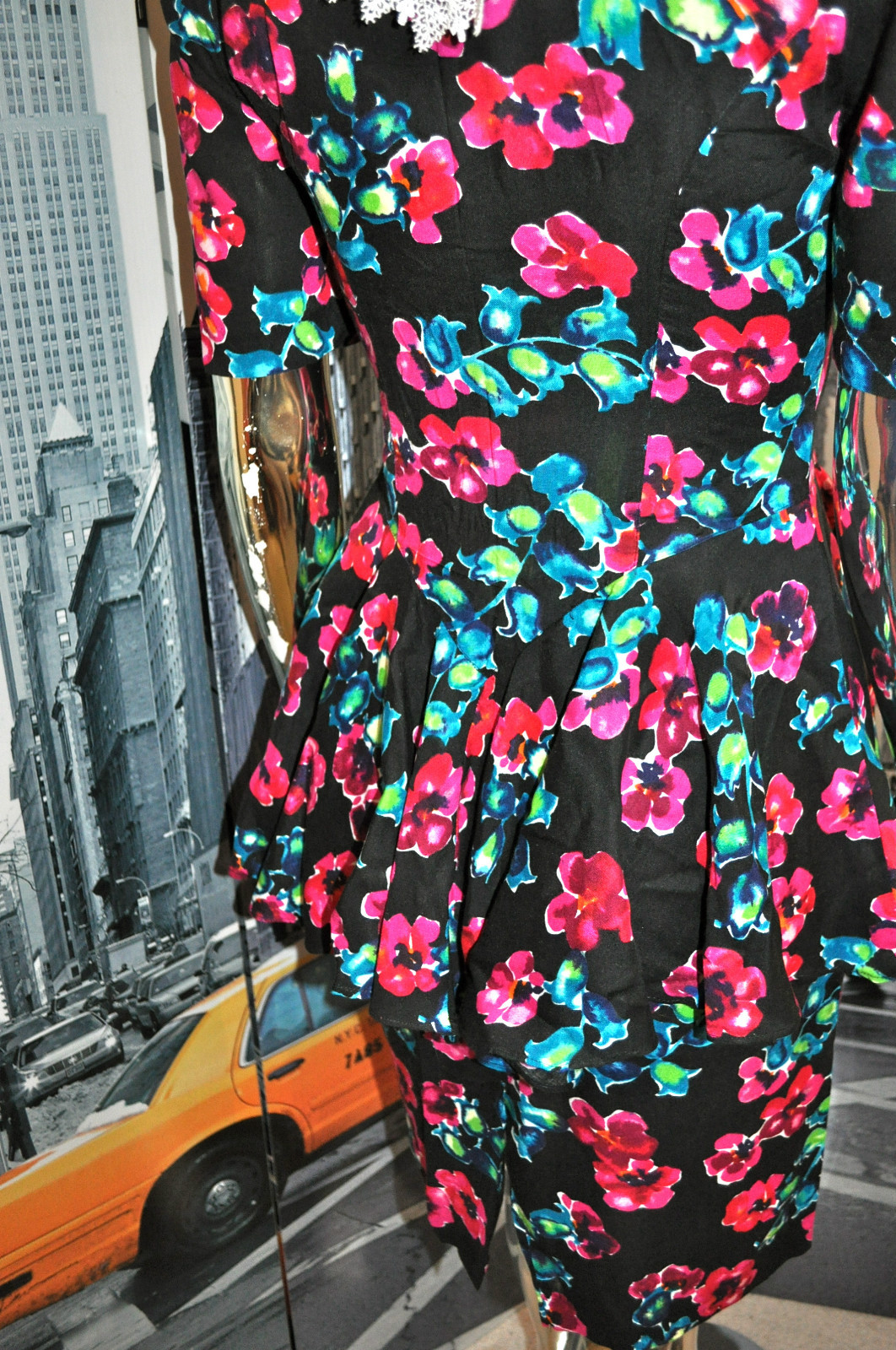VINTAGE 80’S BOLD SHOULDERS BRIGHT MULTI FLORAL PEPLUM DRESS SIZE 3/4