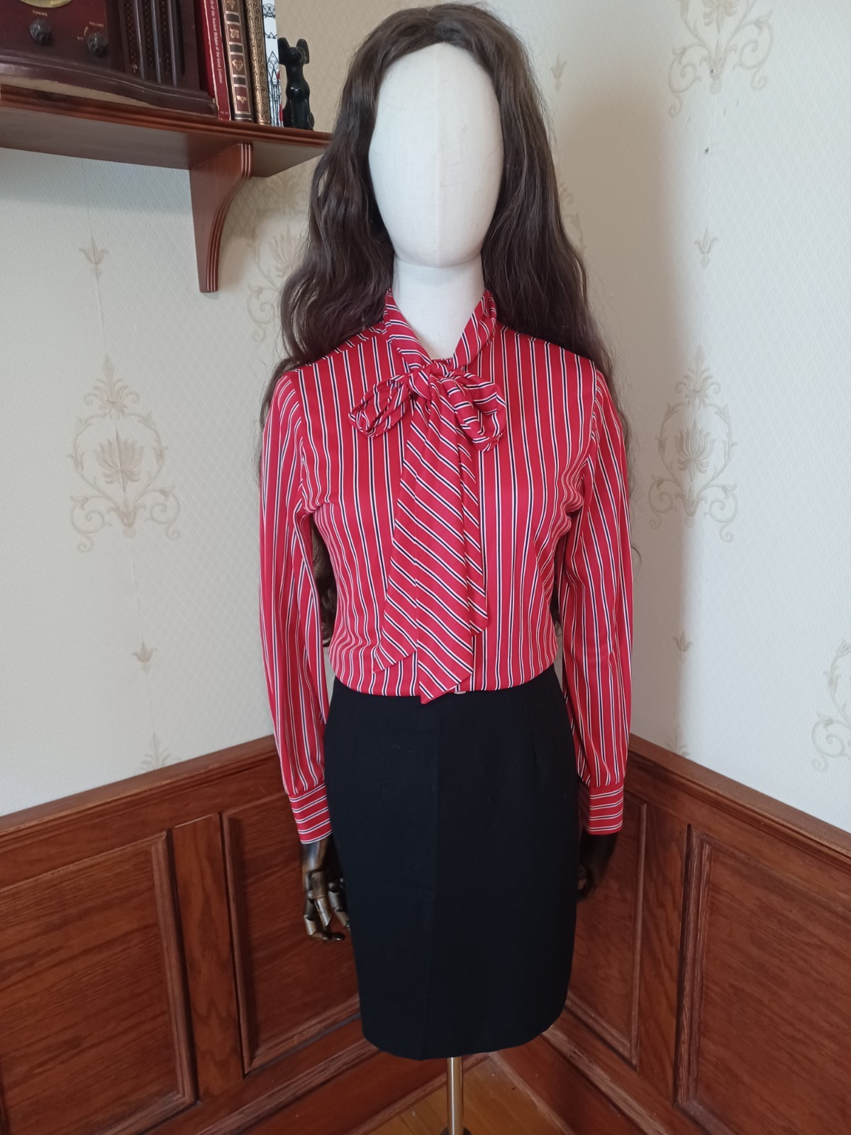 Vintage 1990s Black 100% Wool Ilyse Hart Ltd. Body-conscious Mini Skirt