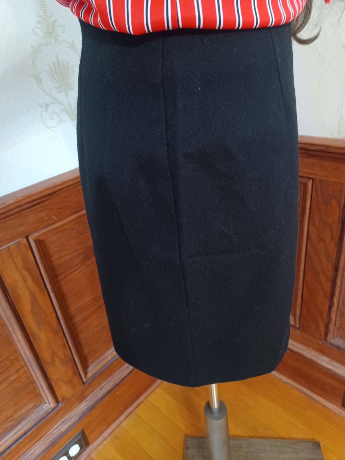 Vintage 1990s Black 100% Wool Ilyse Hart Ltd. Body-conscious Mini Skirt