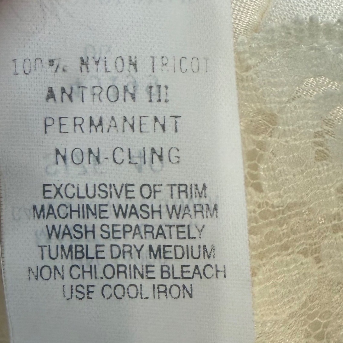 Vintage Wondermaid Ivory Lace Trim Full Slip Antron III Nylon Size 40B USA Made