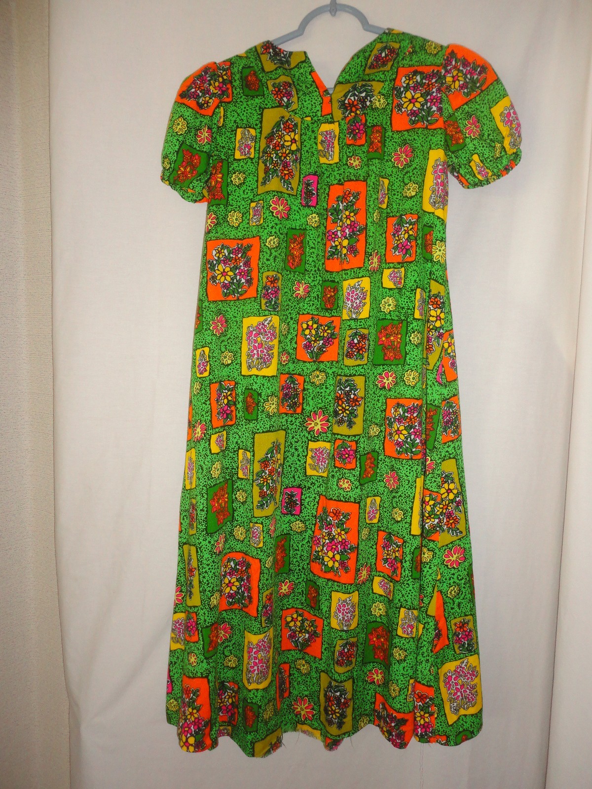 Vintage Made in Hawaii Floral Green Dress Smaller size short sleeve Zip back