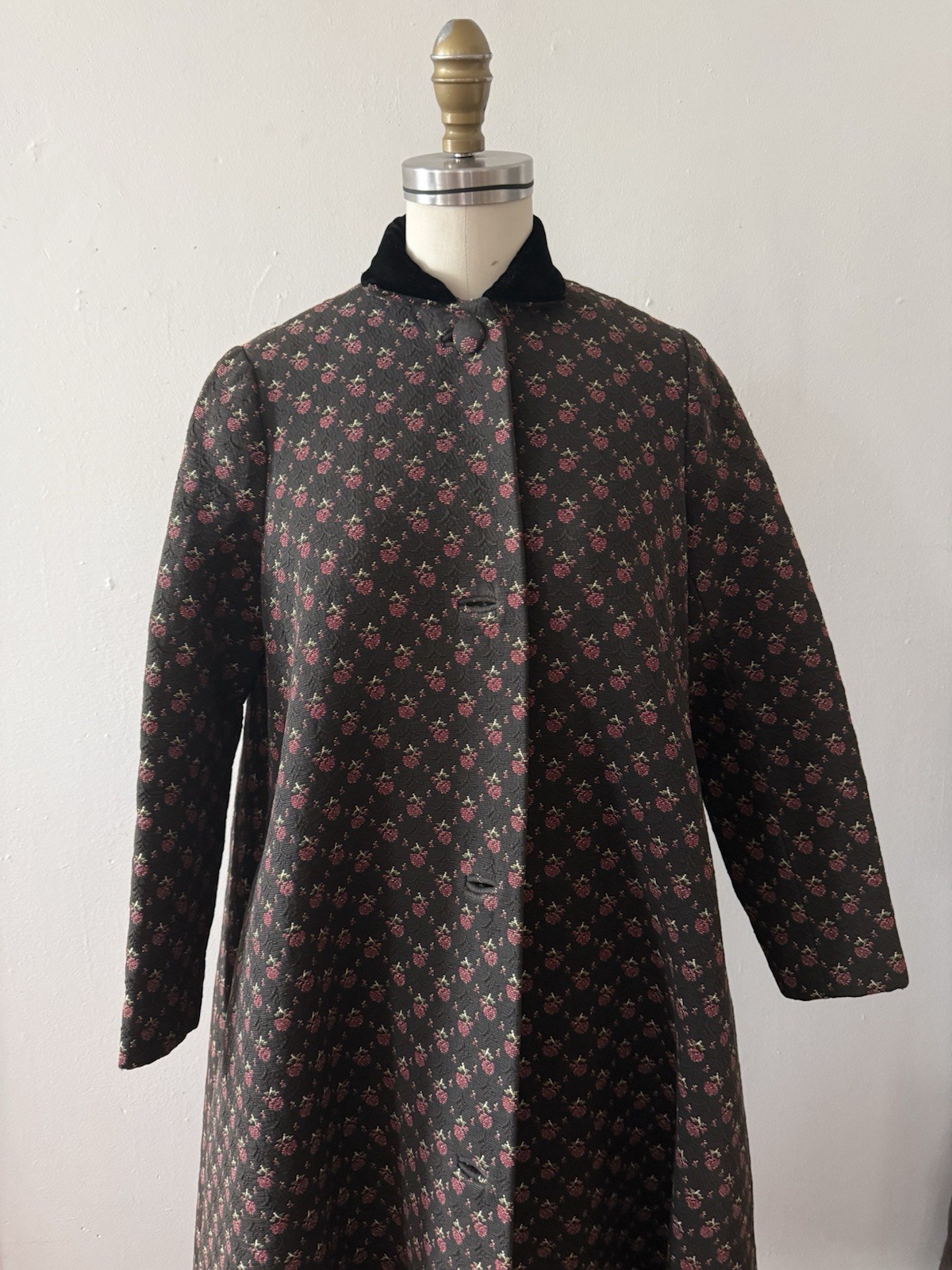 Mid-C Floral Jacquard/Matelassé/Quilted Full Length Tapestry Coat Velvet Collar
