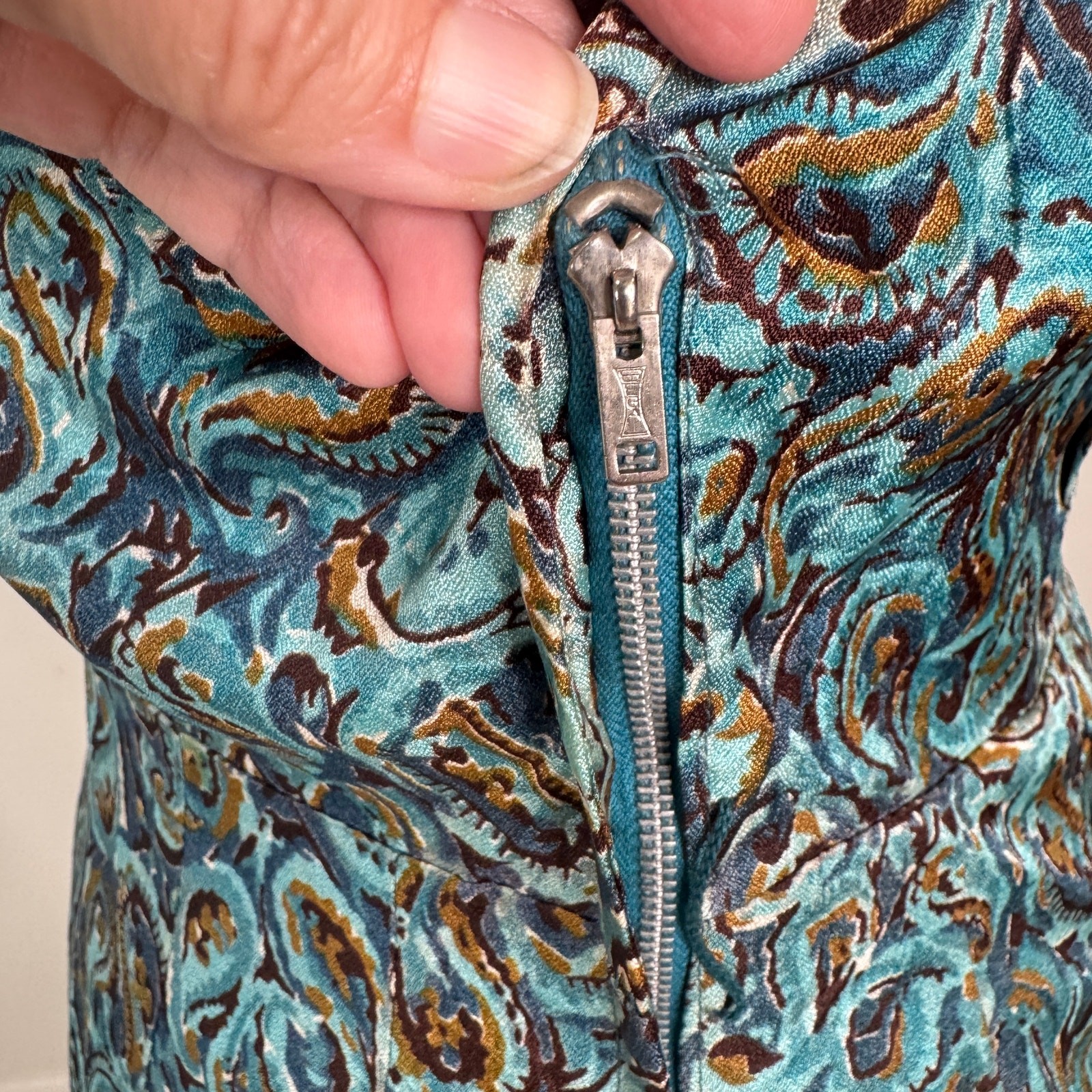 Vintage 1940s Clayton New York Rayon Print Dress Metal Zip Day Dress Swirl Print