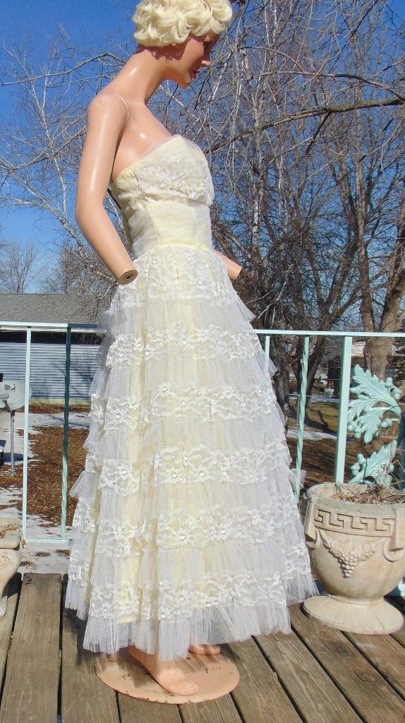 VTG 50s White & Yellow Tulle Chantilly Lace Strapless Prom Dress 24W