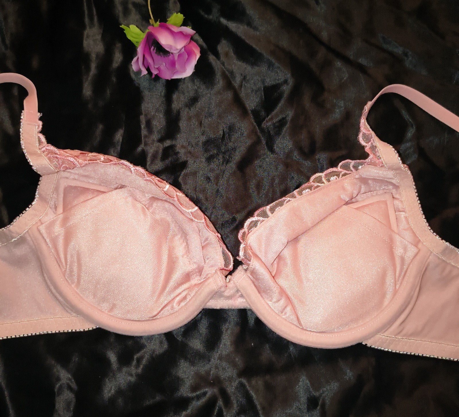 Vintage NWOT 2006 Victoria’s Secret Angels Satin Plunge Lace Bra Pink Size 34C