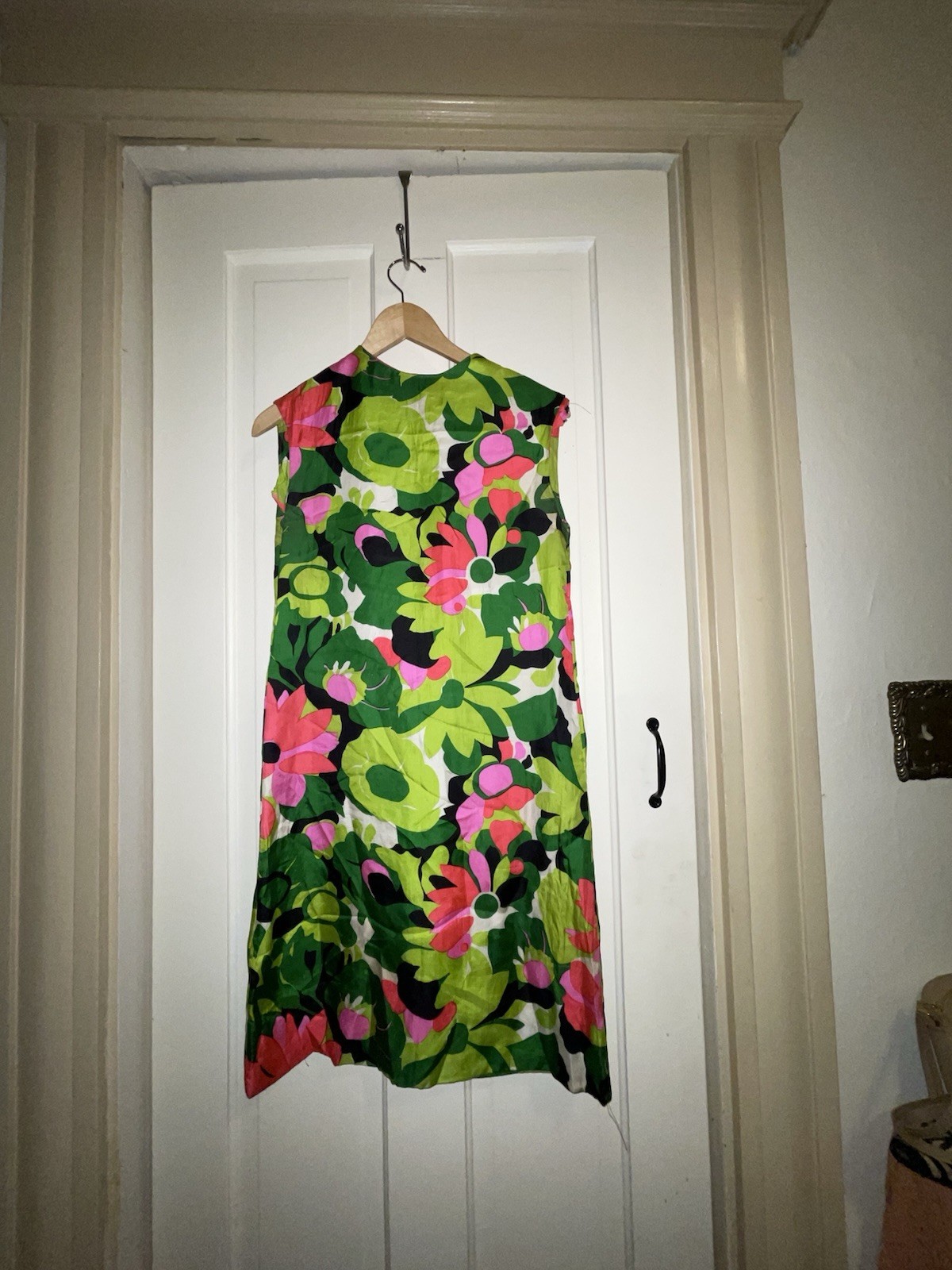 vintage 1960s cotton poplin sleeveless dress with a bright floral print Size M