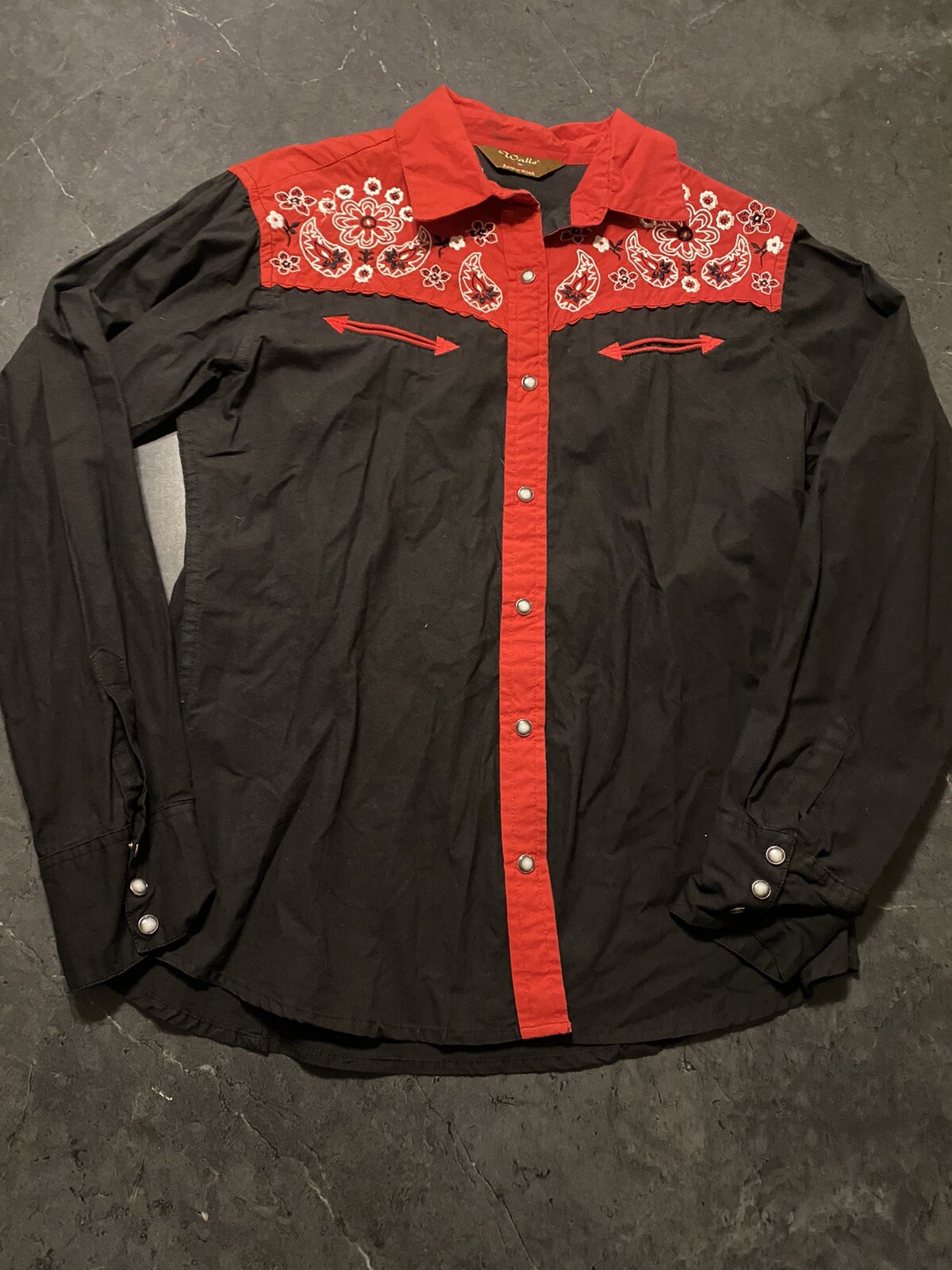 Vintage Walls Cowgirl Ranchwear Button Shirt Black And Red Paisley Sz. M