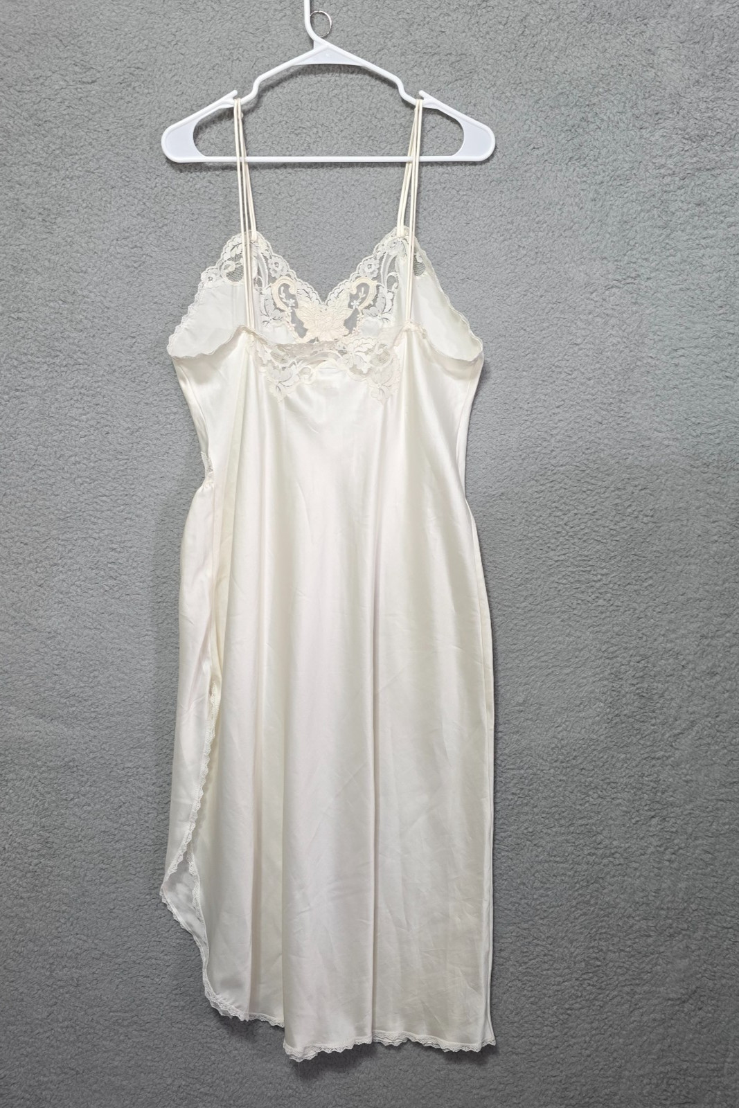 Vintage Sara Beth Nightgown Embroidered Floral Appliqué Lace Beaded Trim M/L