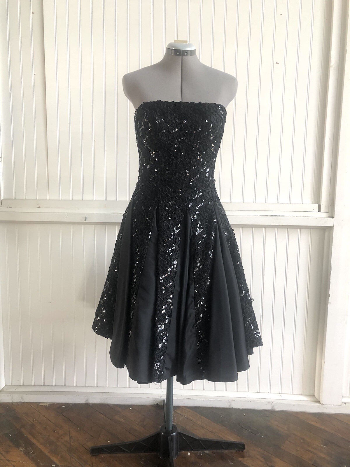 Elegant 1980’s Black Sequin & Ribbon Strapless Dress, XS/S