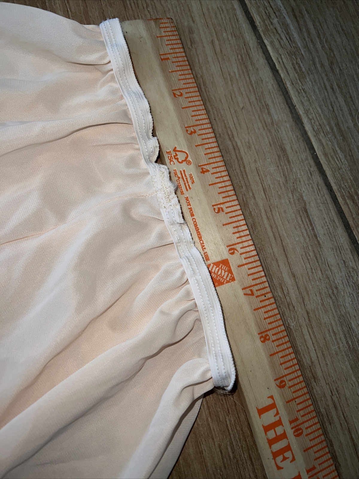 VTG SLIP PEACH COLOR UNKNOWN BRAND Polyester SEE DETAILS cxs
