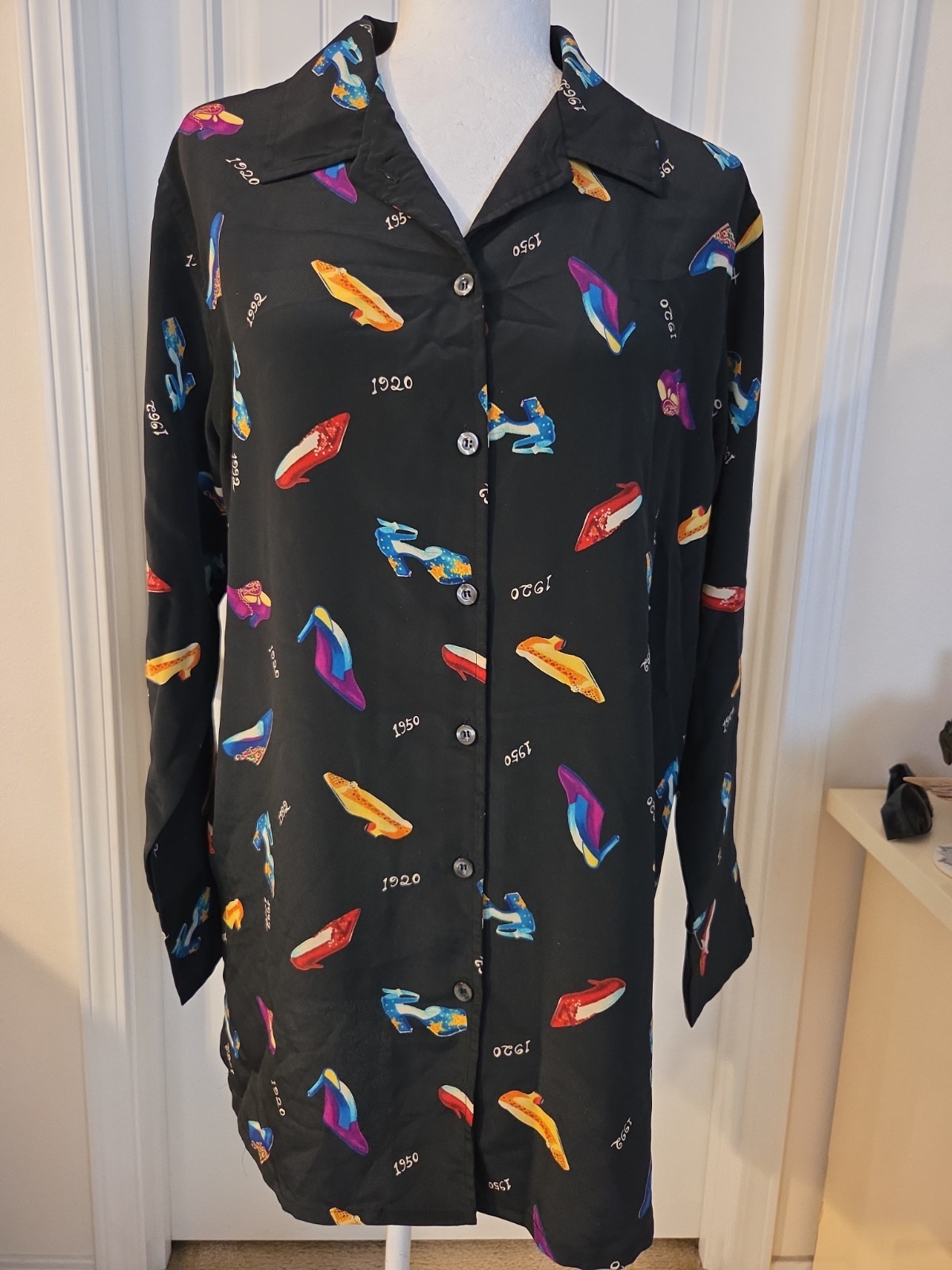 Vintage all over novelty shoe print button down tunic top Emily in Paris Sz Med