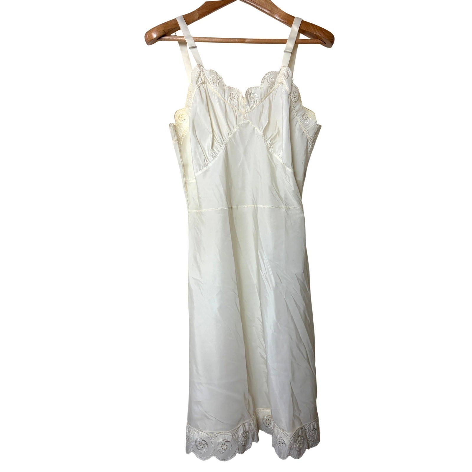 Vintage Dutchmaid Cream Lace Trim Full Slip Dress Size 32S Embroidered Scallop