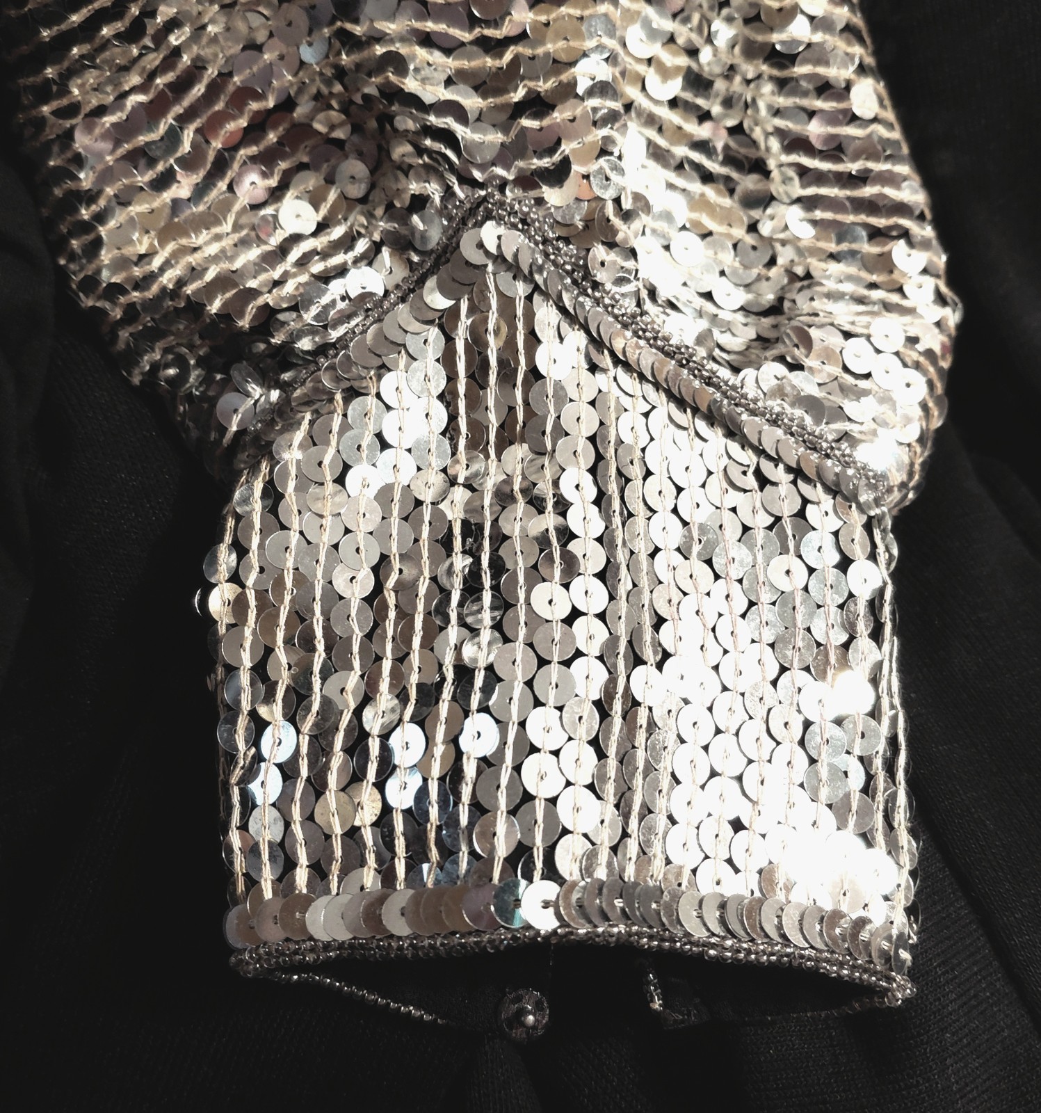 M L JUDITH ANN CREATIONS SILK SHIMMERY BLACK SILVER BEADED SEQUINS TOP VINTAGE
