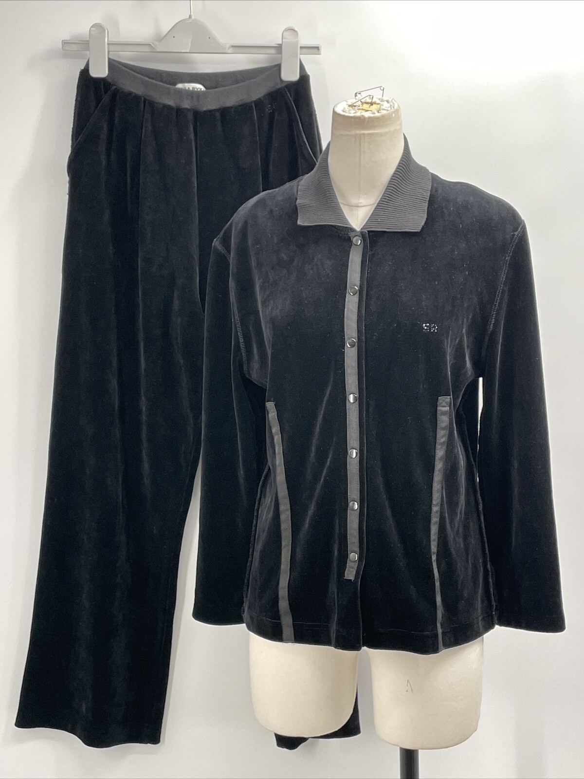 Sonia Rykiel velour 2 pieces black velvet long sleeves button down jacket pants