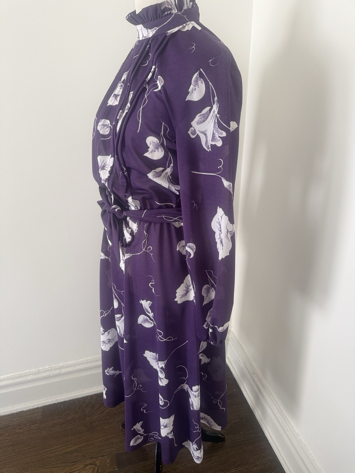 Vntg Trends by Jerrie Lurie Purple Floral High-Neck Midi Dress with Waist Tie 10