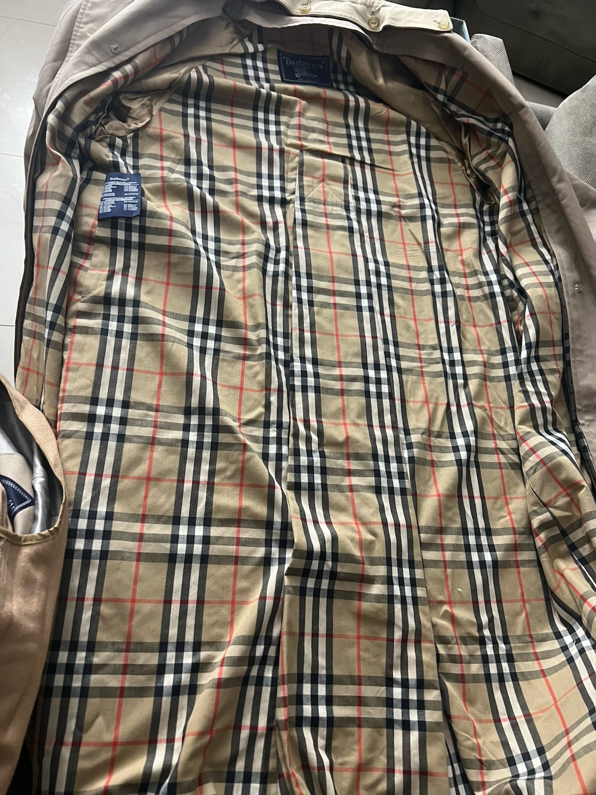 vintage Burberrys of London trench coat with NovaCheck liningexcellentcondition