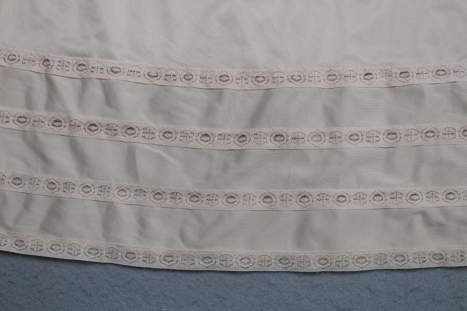 Vintage Sears Half Slip Womens Medium Lace Nylon Skin Tone Knee Length Hem 1960s