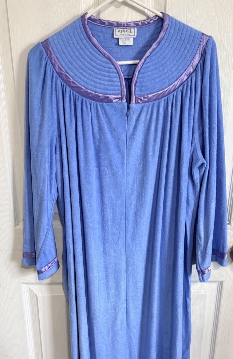 Vintage 80s Appel Baby Blue Velour Robe housecoat XL Cottage Grannycore USA