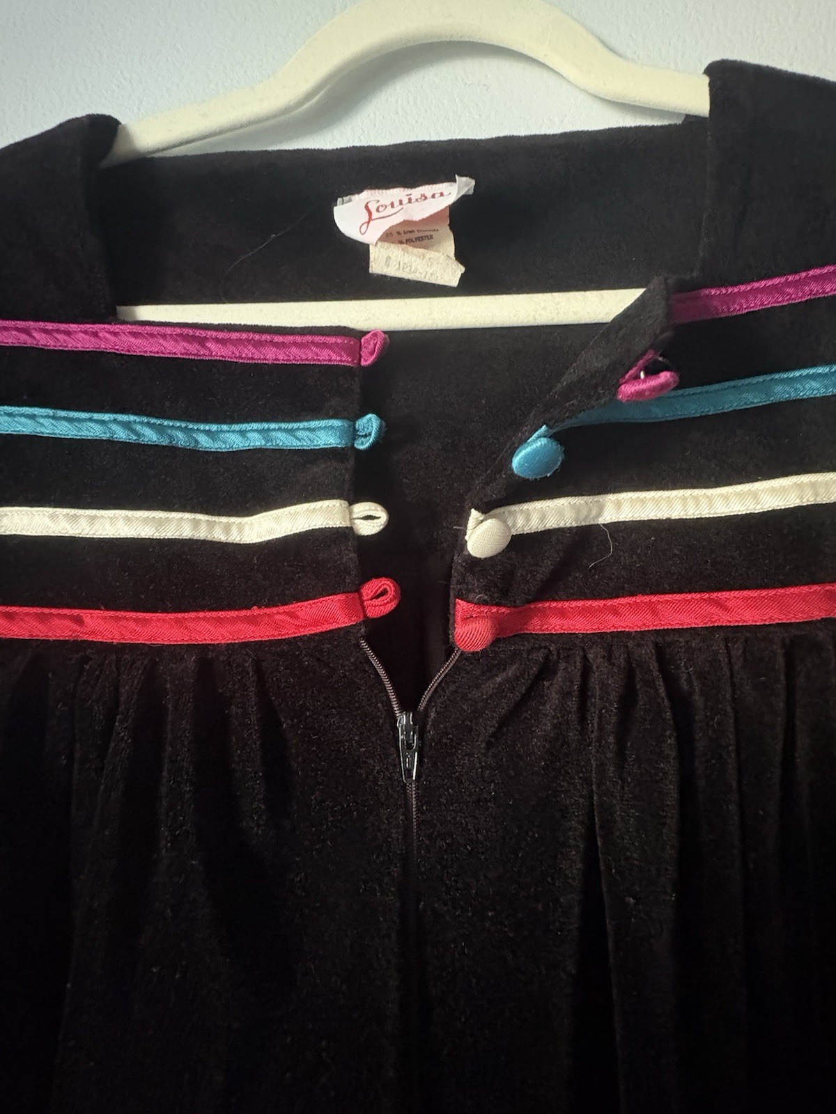 Vtg Louisa Black Velour Cozy Housecoat Robe Zip Button Pockets USA Made 12-14