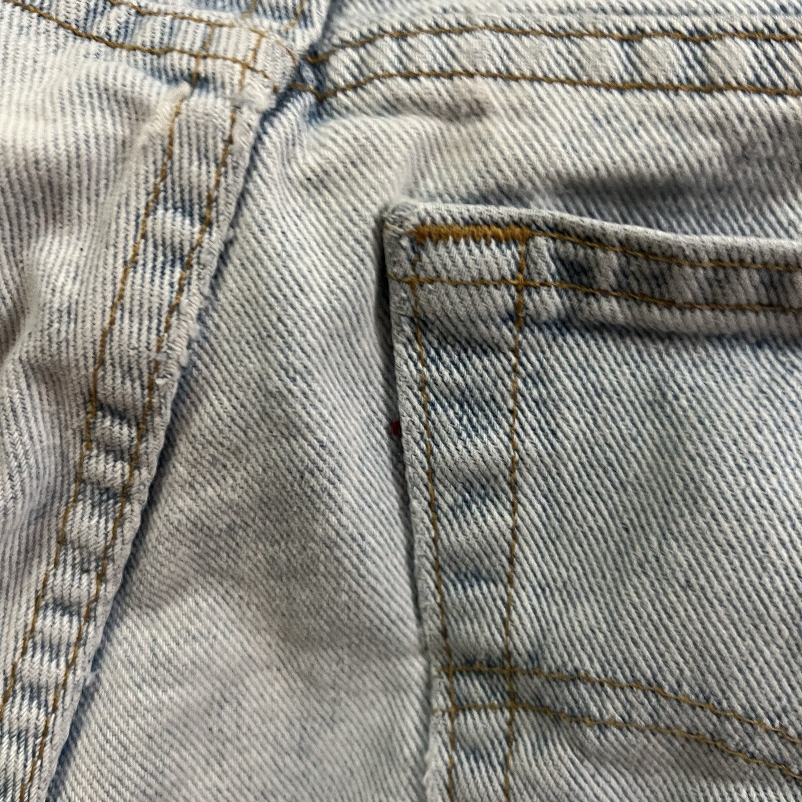 Vintage Levi’s 532 Denim Blue Jean Shorts Women’s Size 34 10” Inseam Light Wash
