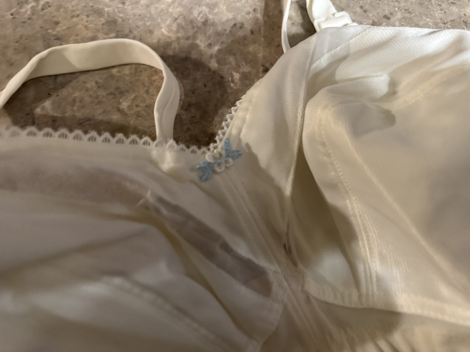 VINTAGE MAGIC TOUCH GLAMORISE BRA! 40 C. CREAM