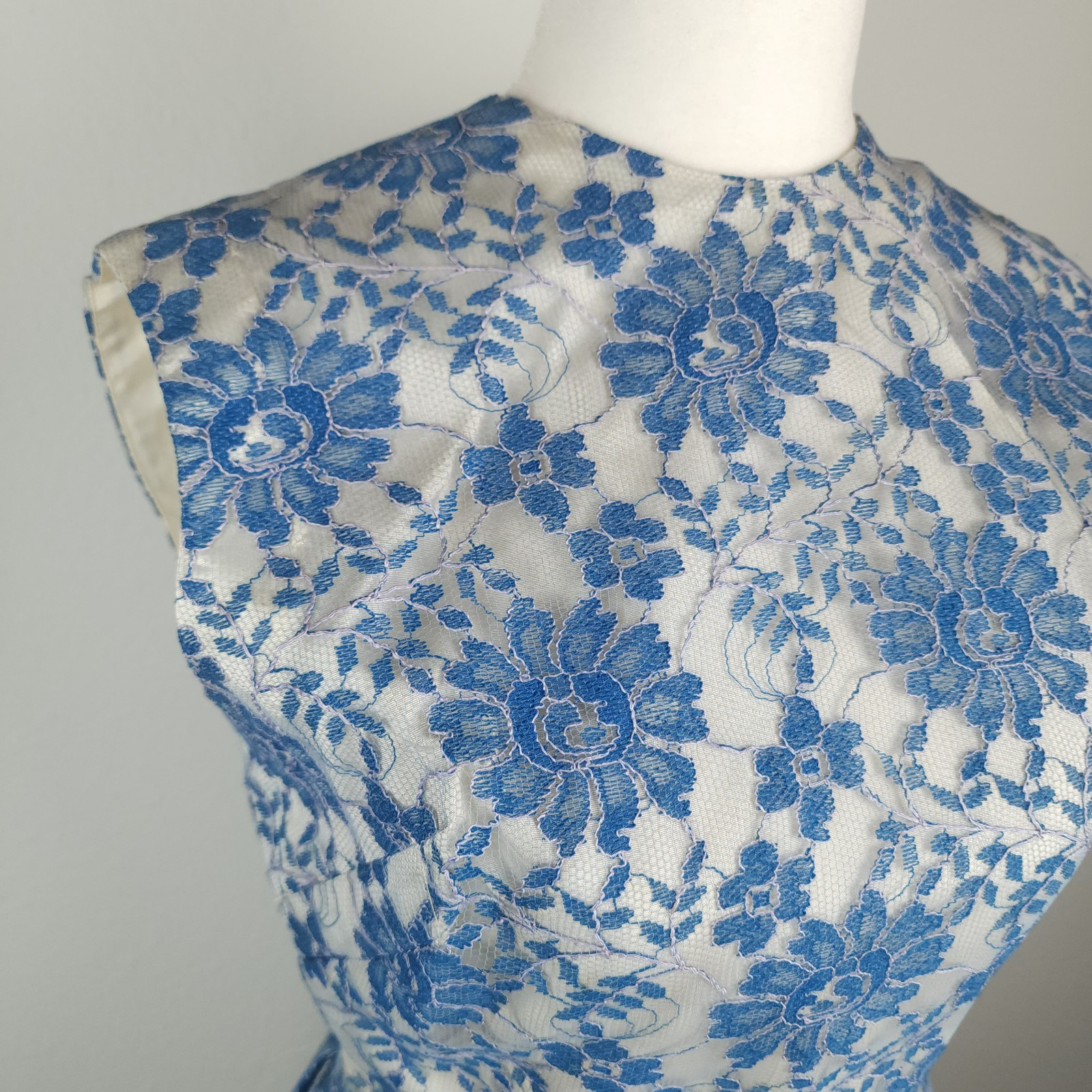 Vintage 1960s Blue White Lace Dress Set Lois Casper Pleated Skirt Button Back XS