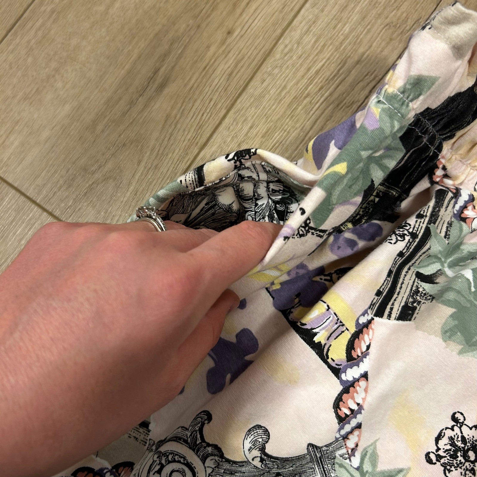 Vintage Baroque Architectural Maximalist Print Shorts Saks Fifth Avenue M/L