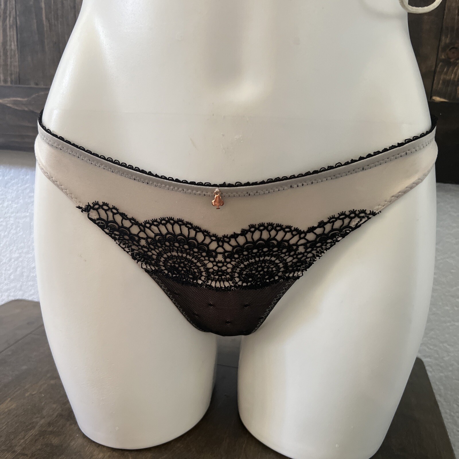 Valisere Nude Black Lace Thong Low Rise Panties Bikini Sz-small