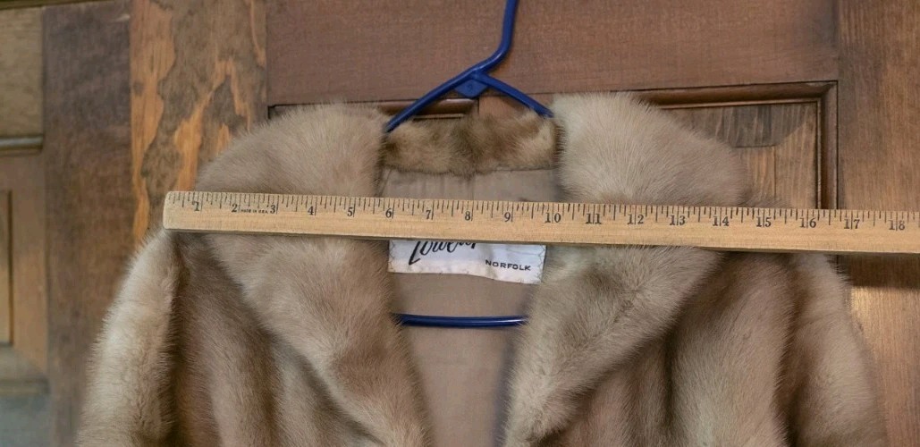 Mink Fur Wrap – Size Small/Medium – EMBA – (Lowenthal) Natural Brown Mink