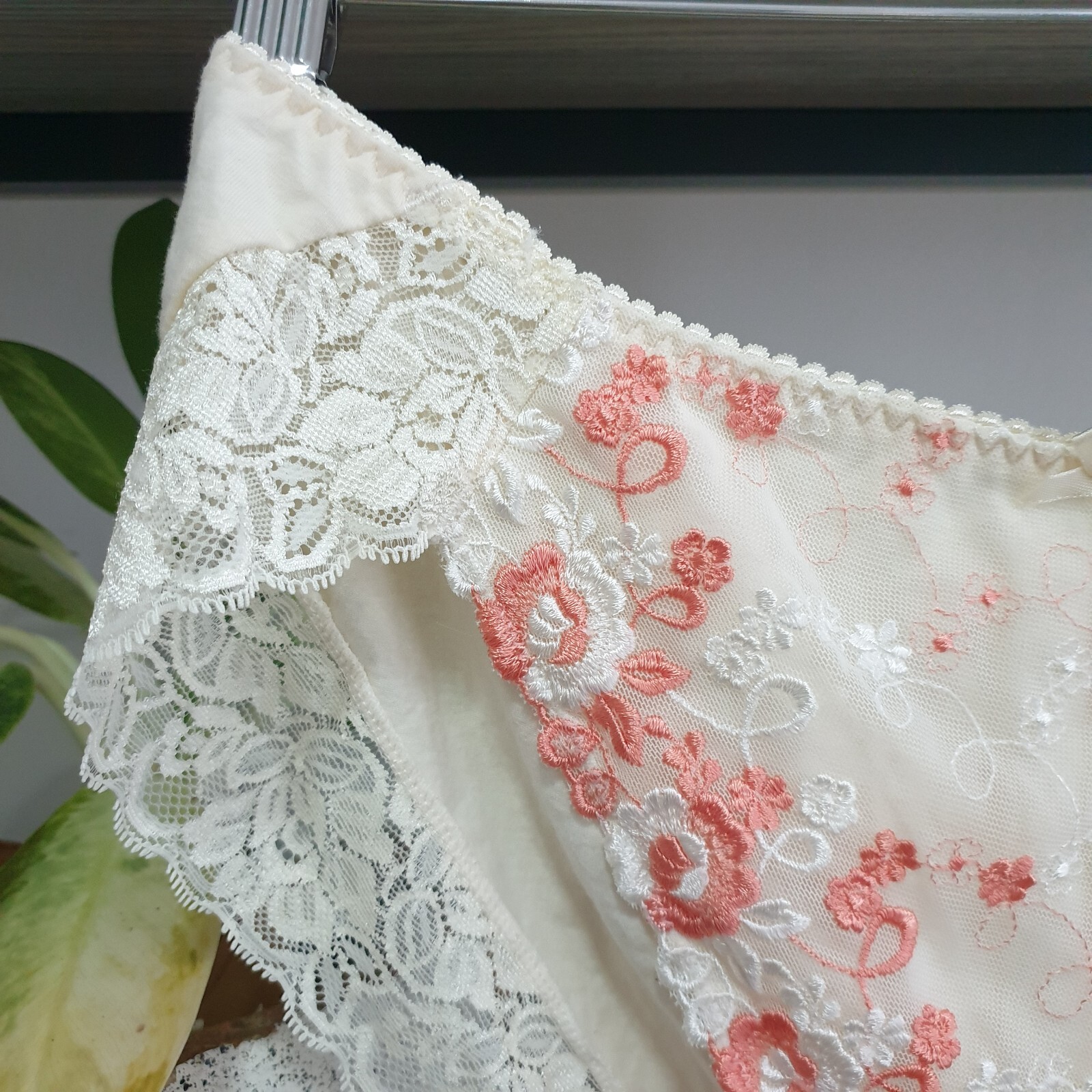Vintage Ivory Cotton Panty Sissy Floral Nylon Lace Brief Size 9-10 Hip 44-47″