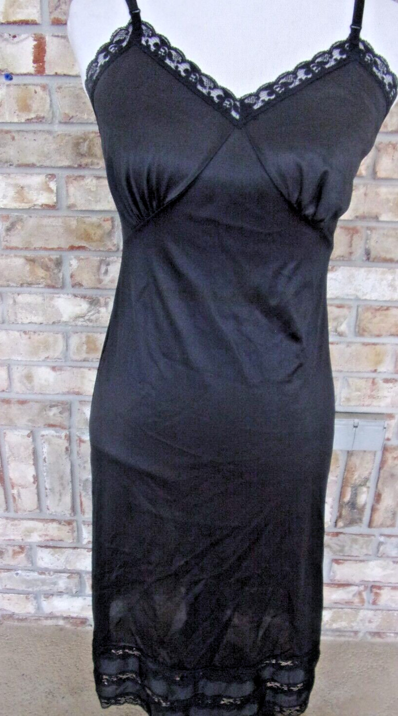 VINTAGE DAWN TO DUSK SZ 34 BLACK NYLON LINGEREE FULL SLIP MAKE OFFER