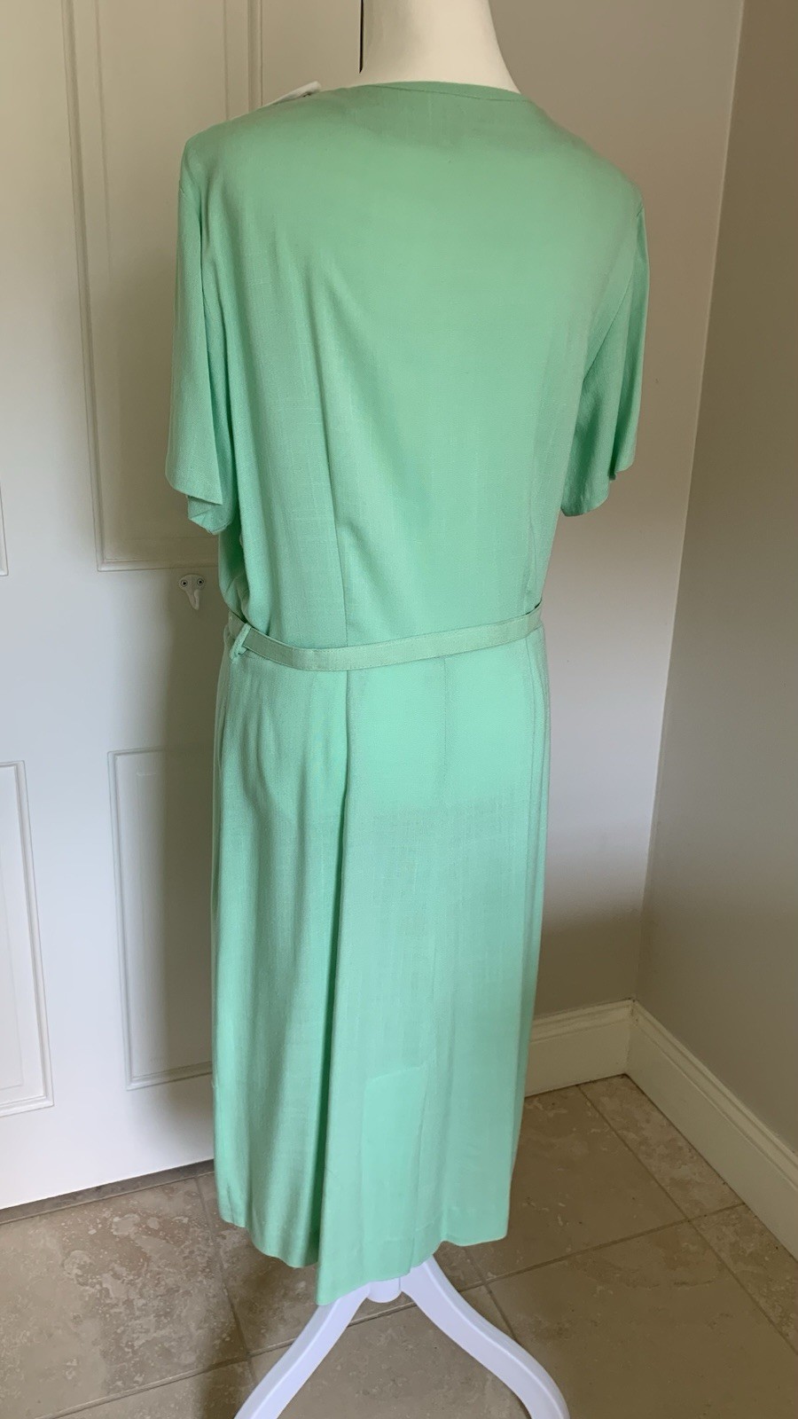 1940’s Mint Green And White Belted Ladies Dress Lightweight Summer Linen