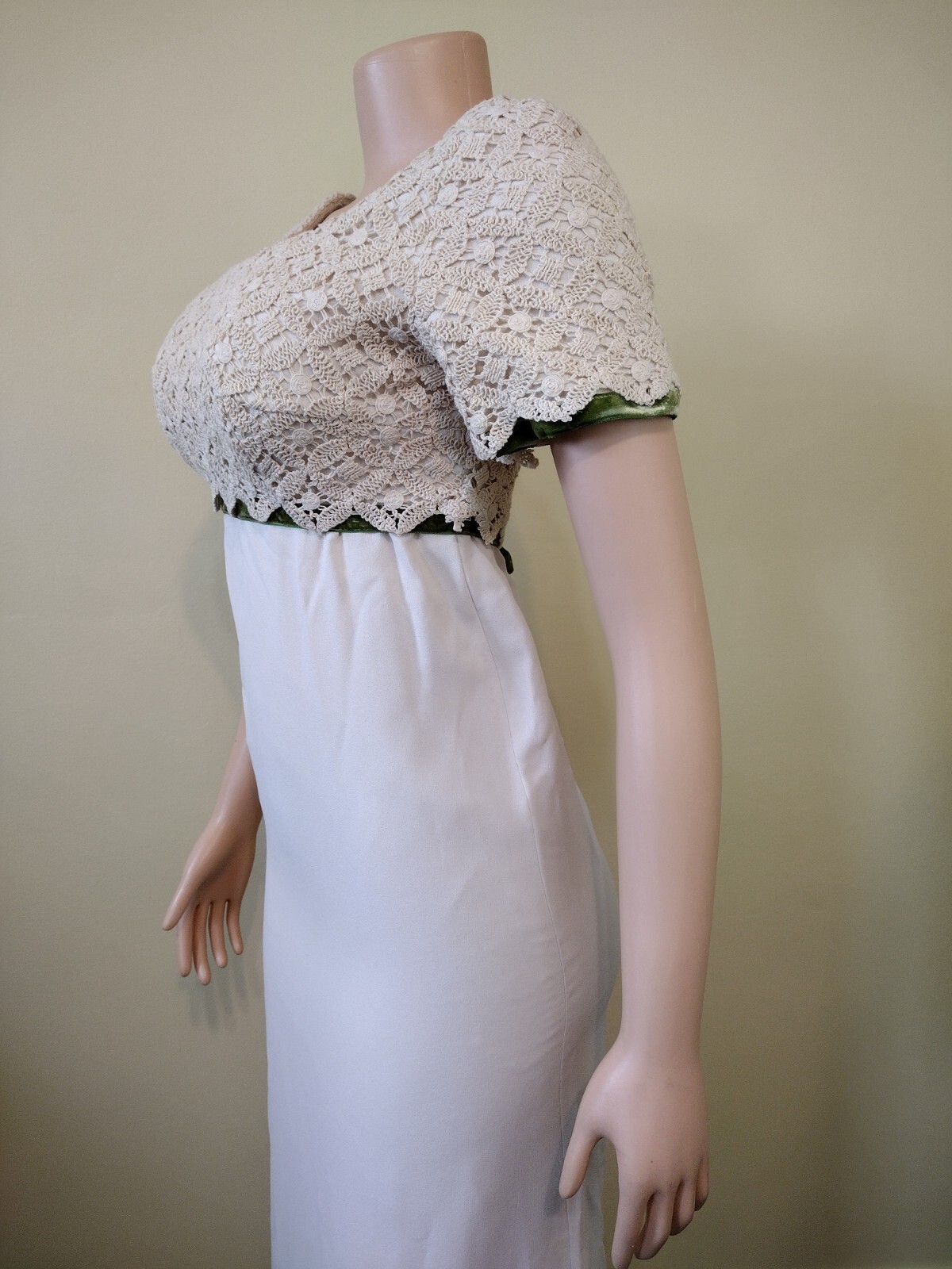 Vintage 1960’s Ivory Boho Maxi Dress With Crochet Bodice Green Velvet 27 Waist