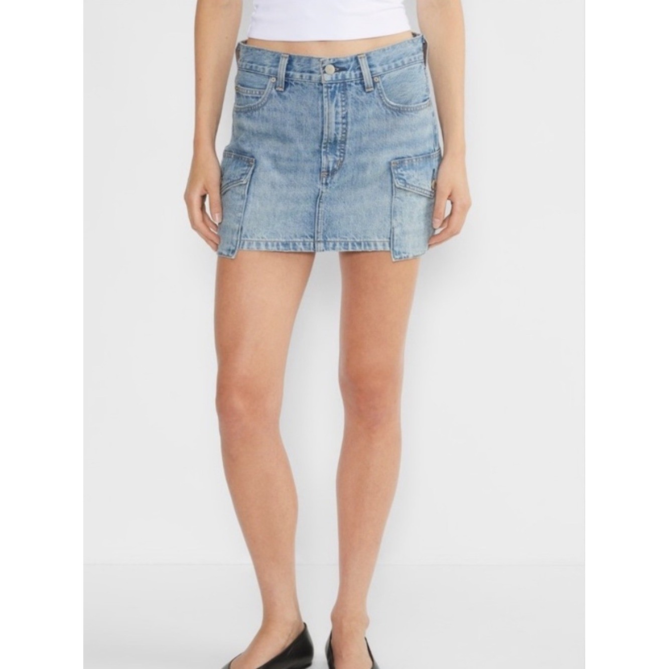 Aritzia Denim Forum The 90’s Mid-rise Cargo Mini Skirt