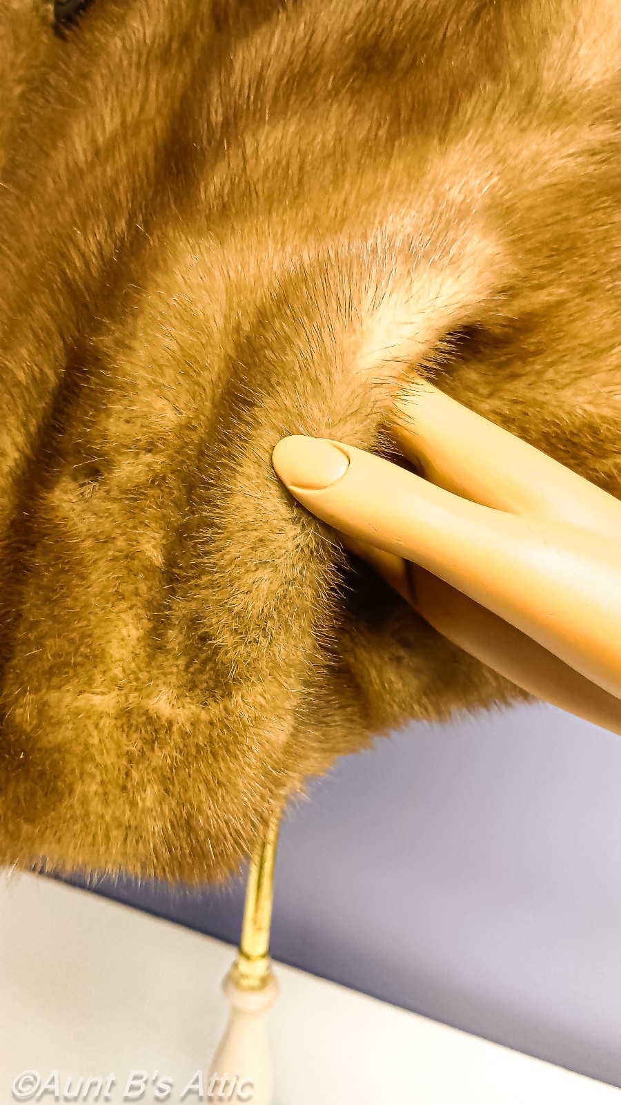 Stunning Luxurious Vintage 50’s-60’s Light Brown Mink Capelet From L.L. Berger S
