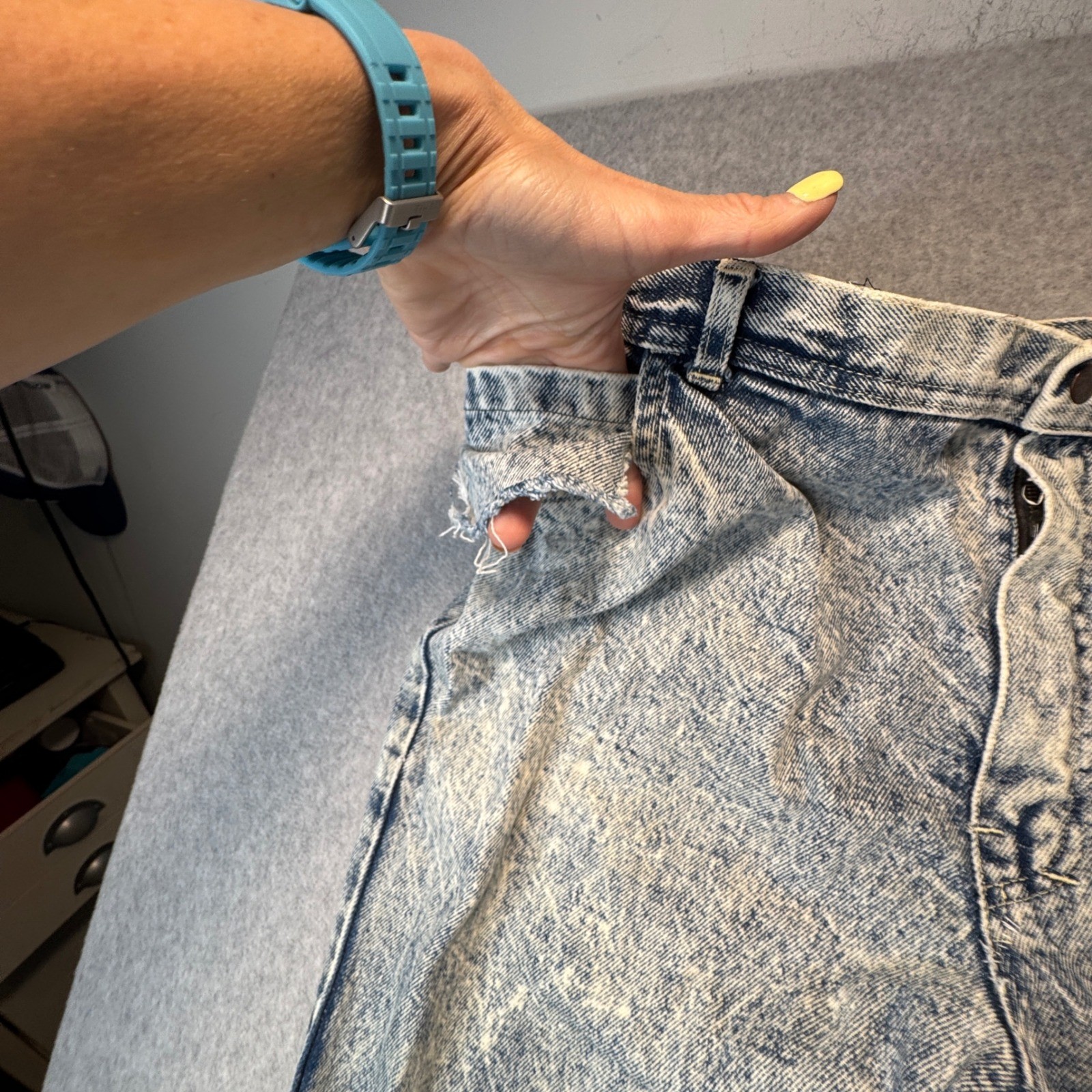 Vintage 80s Acid Wash High Waist Mom Jeans Straight Leg Grunge USA Size 12 to 14