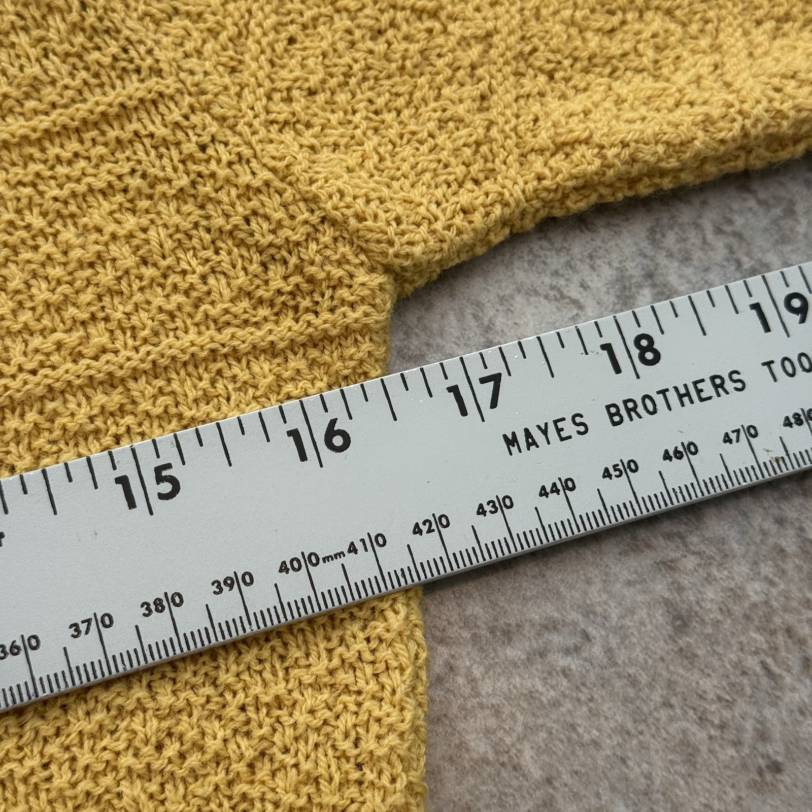 True Vintage 1960s Munsingwear Acrylic Short Sleeve Sweater Women’s Small Yellow