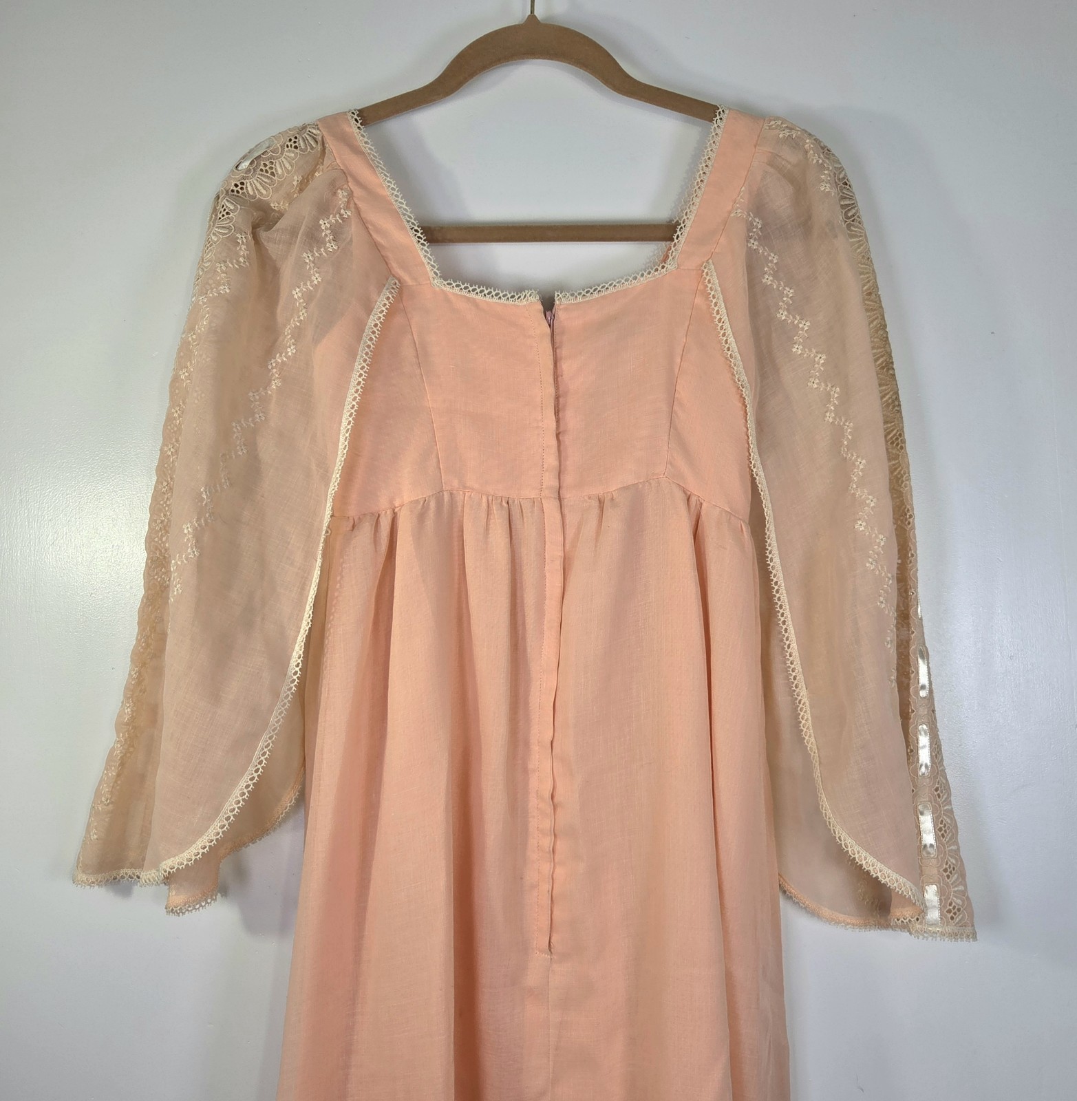VINTAGE 70s TRIVIA BY CHARM OF HOLLYWOOD SHEER LACE BELL SLEEVES DRESS SIZE XXS.