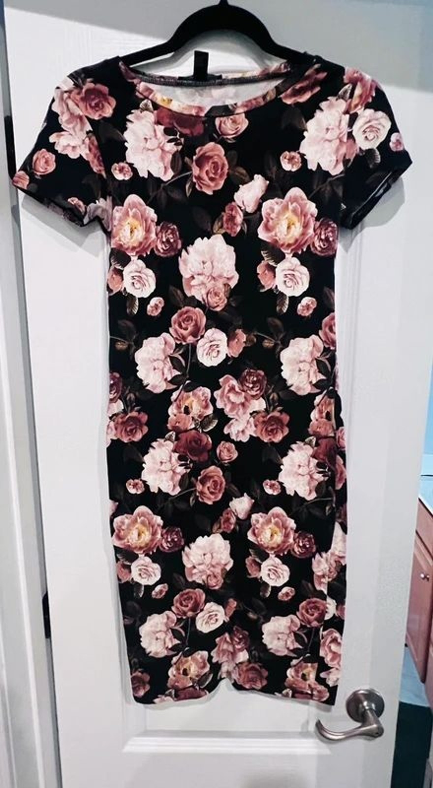 Forever 21 Floral Bodycon Dress Size Small Black Pink Rose Print