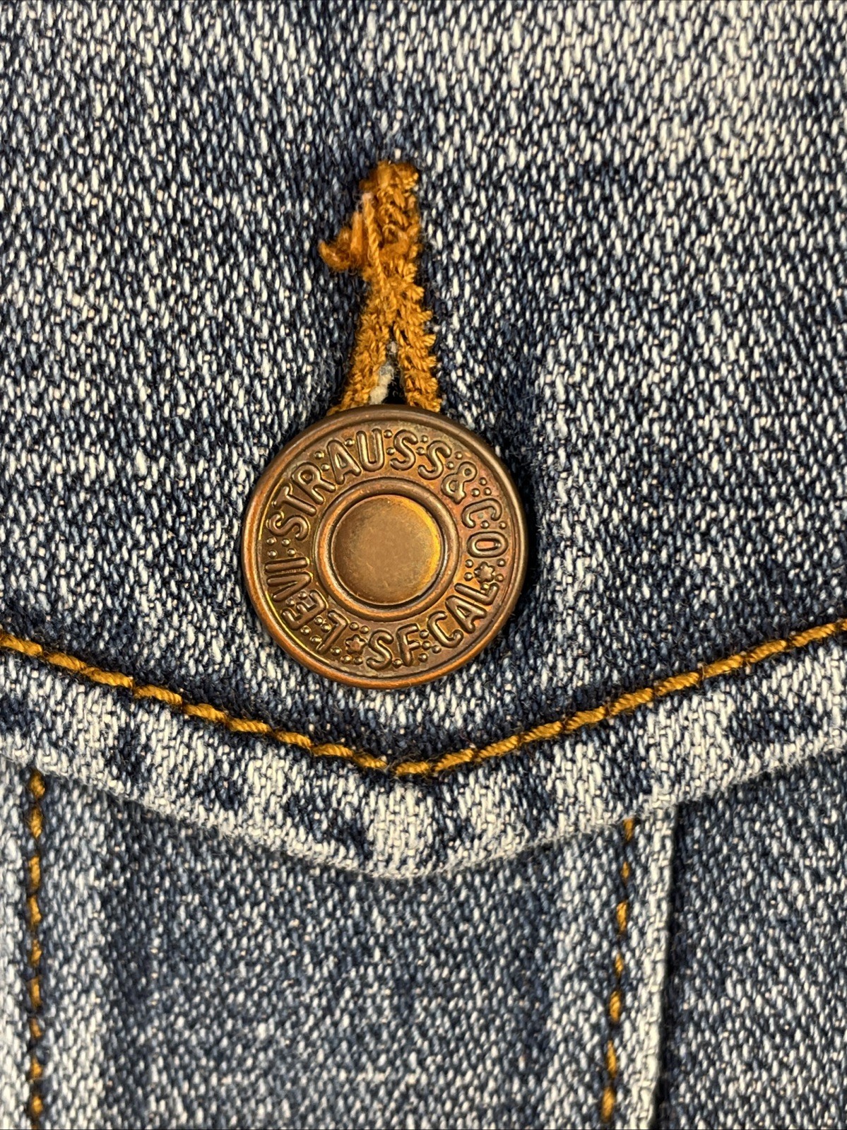 Levi’s Blue Denim Jean Jacket Fitted Cropped Size Medium Women EUC