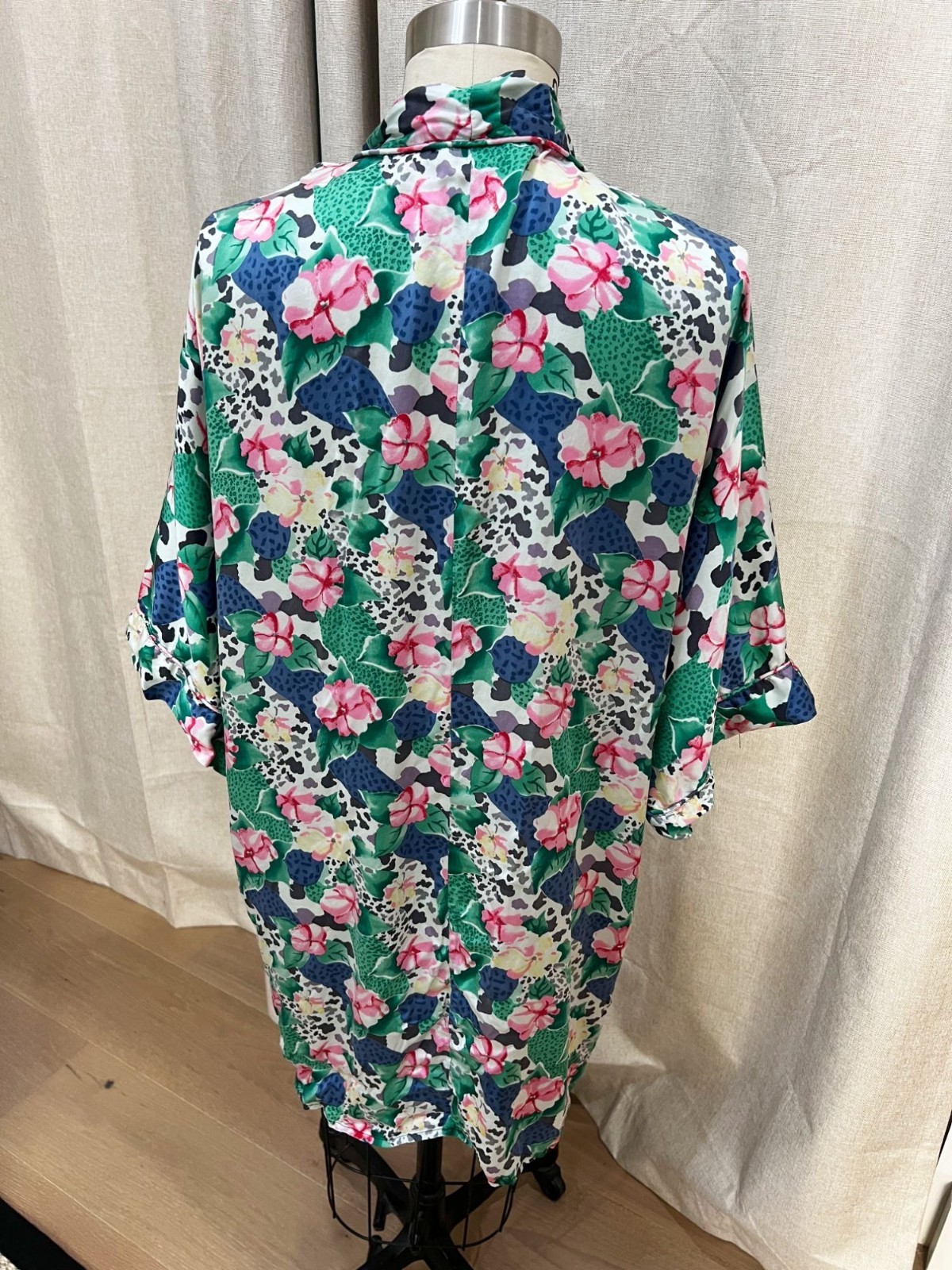 VTG Victoria’s Secret Gold Label Silk Floral Kimono Robe *Missing Belt*