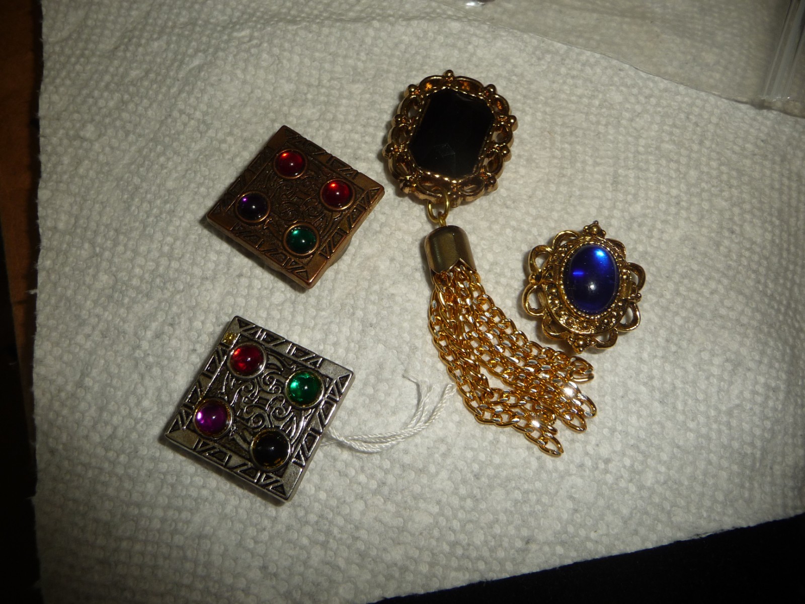 BUTTON SHIELDS COVER LOT OF 4 JEWELED GOLD TONED #26.28