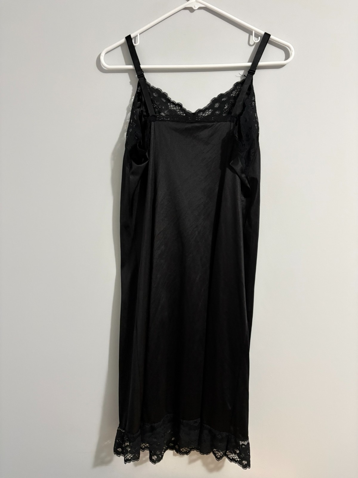Vtg VELROSE Women Sz 36 Full Slip Dress Chemise Black Antron Shiny Lace Trim USA